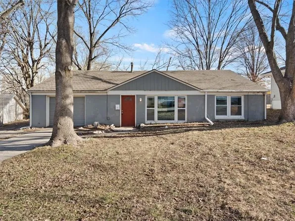 10524 E Lake Dr, Independence, MO 64053