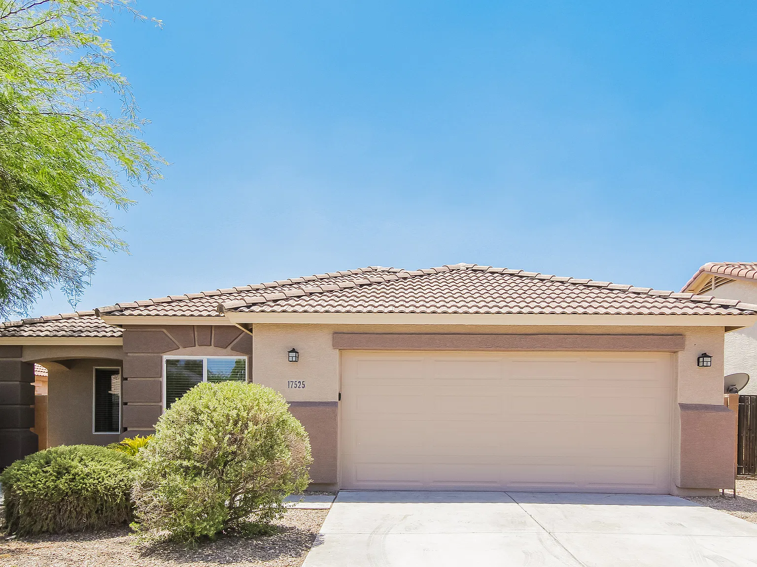 4 bed, 1820 sqft, $1,915 — Photo 1