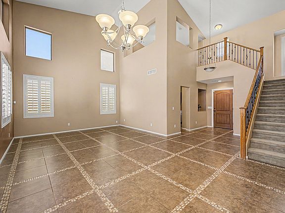 4th image of 3928 E Parkview Dr