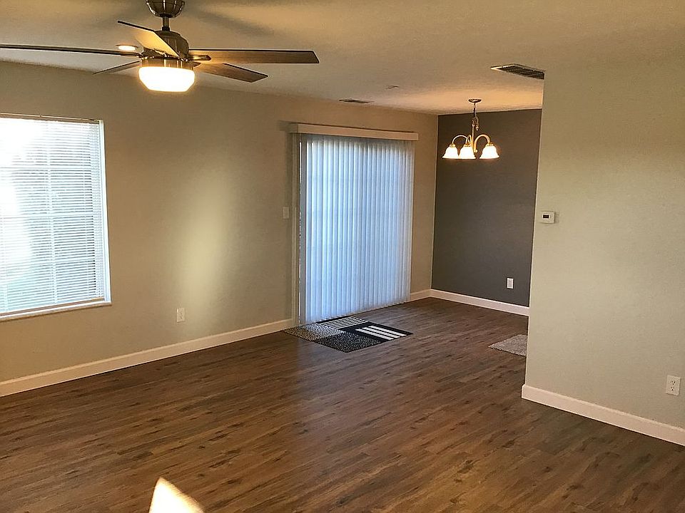 ceiling fan / can lights 