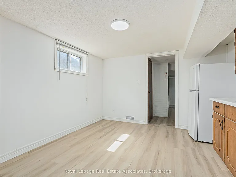 18 Shelley St — Photo 12