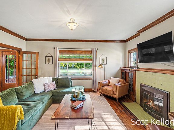 5th image of 1821 Collins Ave SE