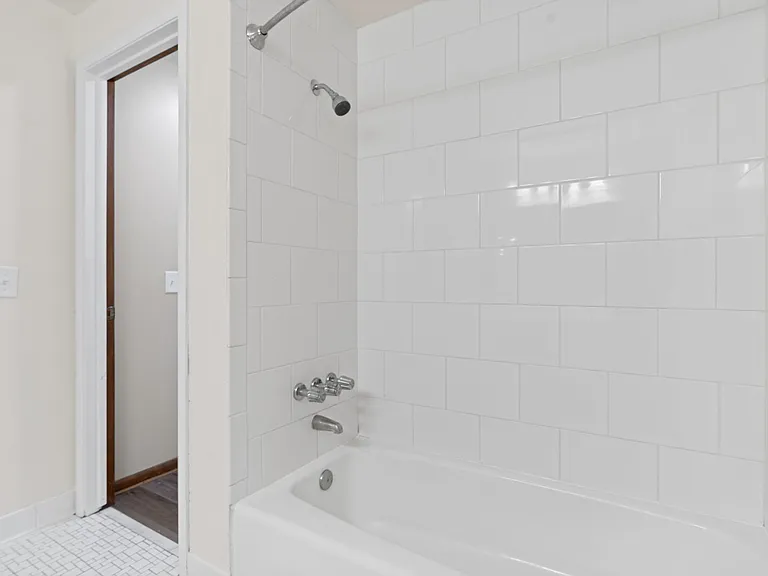 Welcome to Central Lakes of Uptown, where modern design meets comfort. Enjoy stylish bathroom features and spacious layouts designed for your convenience. Donat miss your chance to make this your new homea"visit us today for a tour!