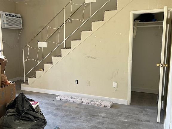 2nd image of 4188 Greenbush Ave APT 6