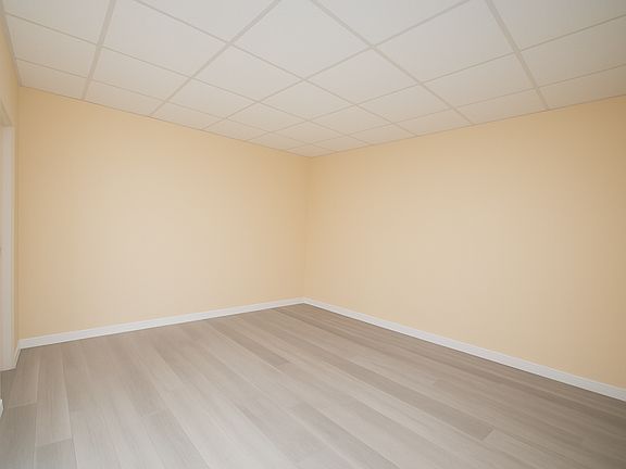 4th image of 132 E Main St #1A