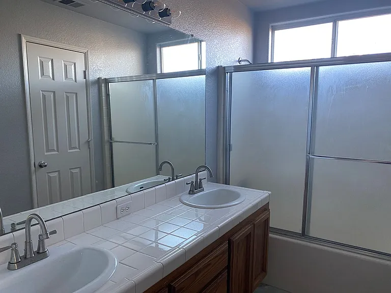 740 Rhine Ct — Photo 5