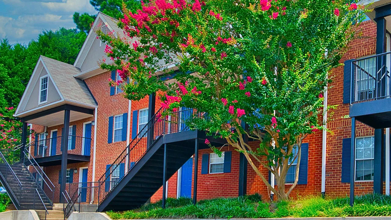 Bulldog Crossing Apartments — Photo 2