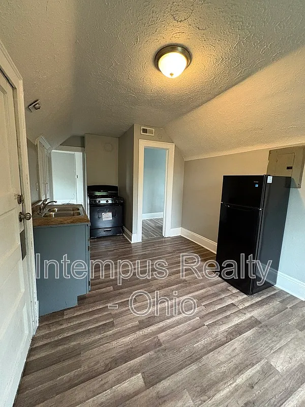 2 bed, 1.0 bath, $697 — Photo 4