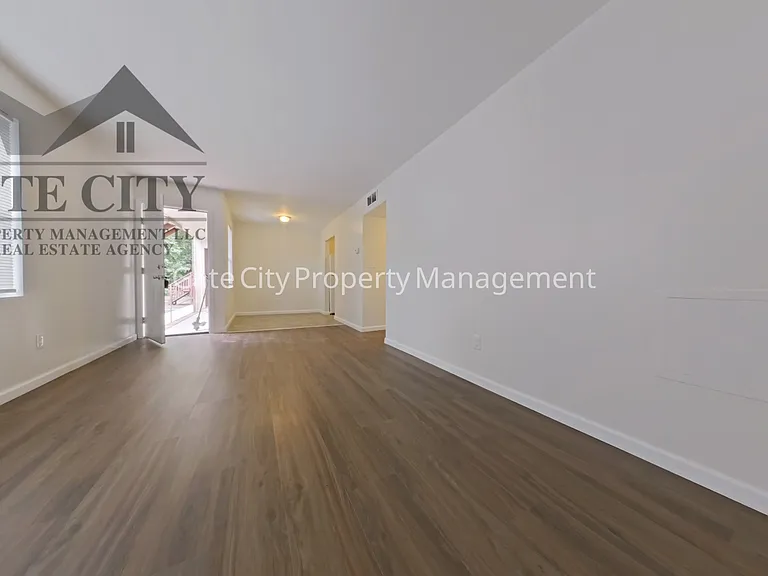 427 S Main St #9 — Photo 7