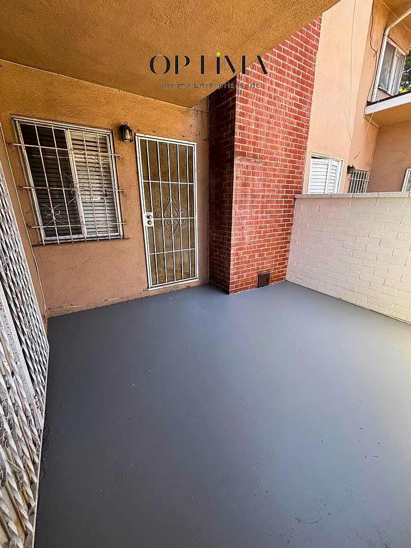 10942-10948 Crenshaw Blvd (Hexagon Eagles LLC) — Photo 4