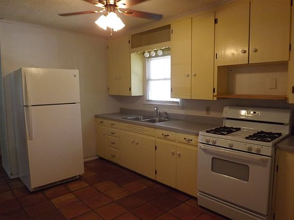 3rd image of 606 Pecan Valley Dr