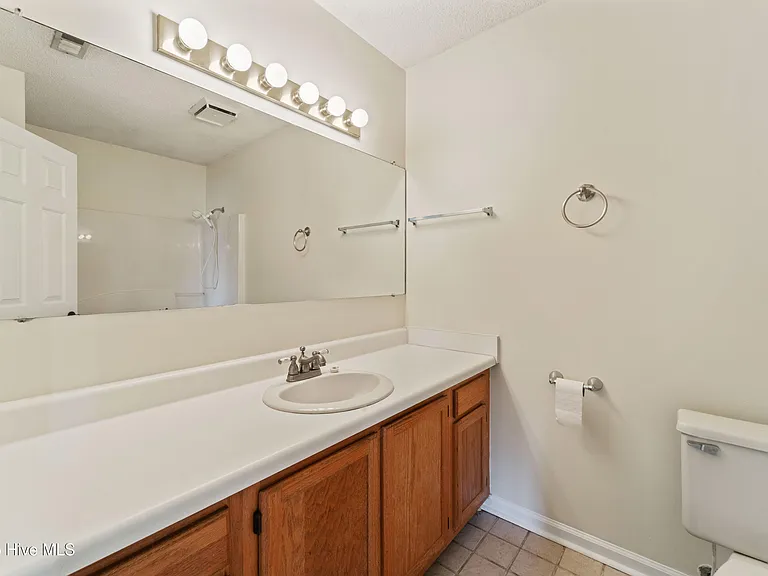 502 Nutfield Dr — Photo 12