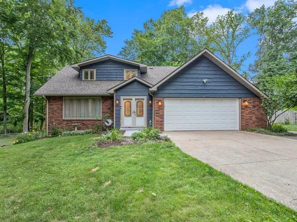 2569 Ridgewood Trl, Berrien Springs, MI 49103