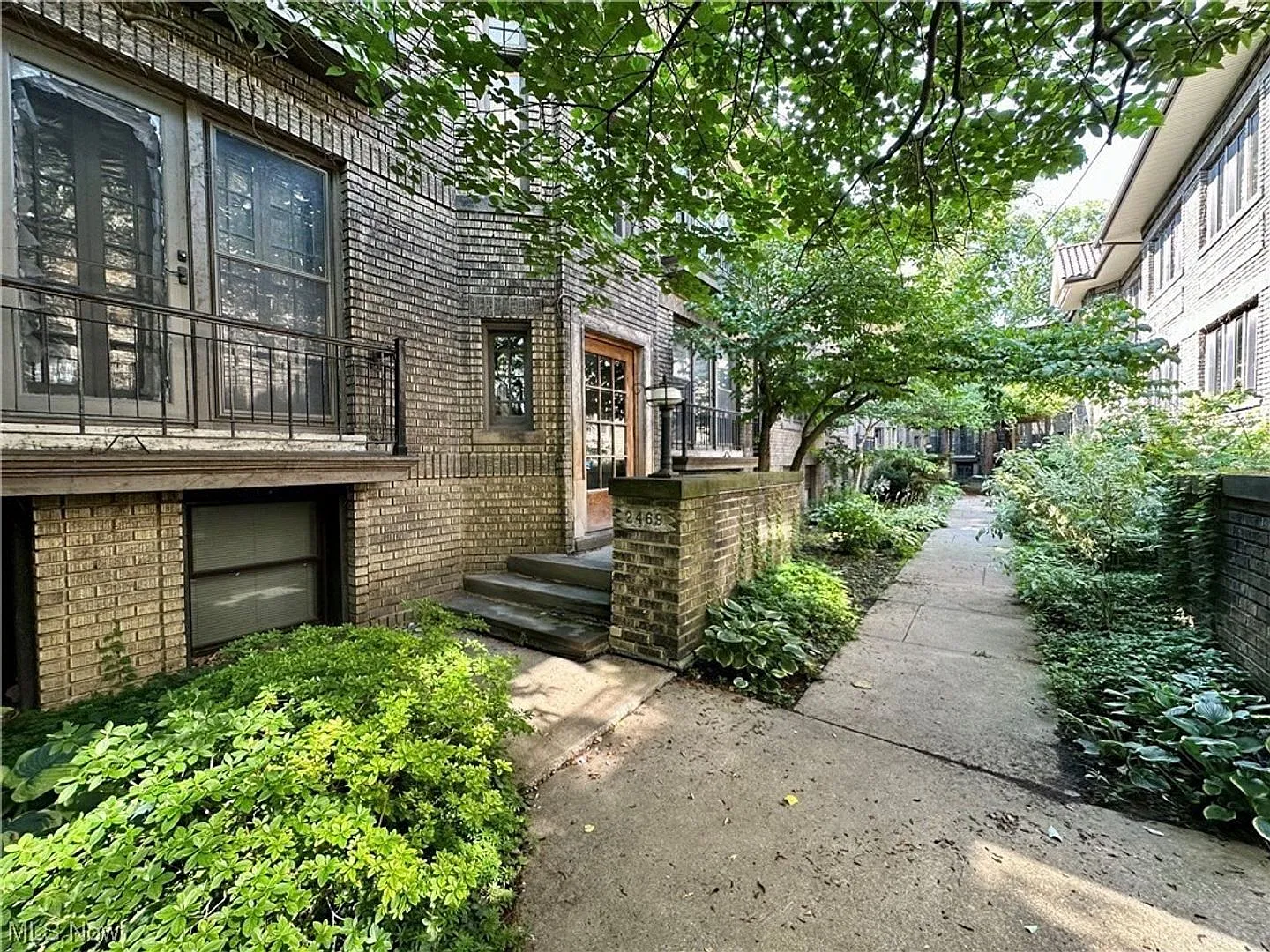 Charming 1-Bedroom Property in Prime Location — Photo 2