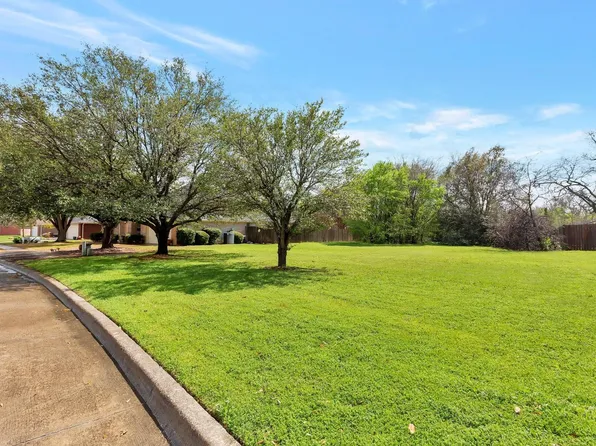 8133 Wendy Ln, Benbrook, TX 76116