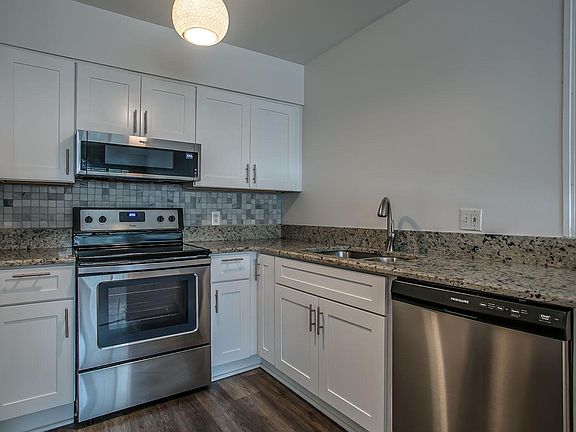 2nd image of 2020 Beech Ave APT A15