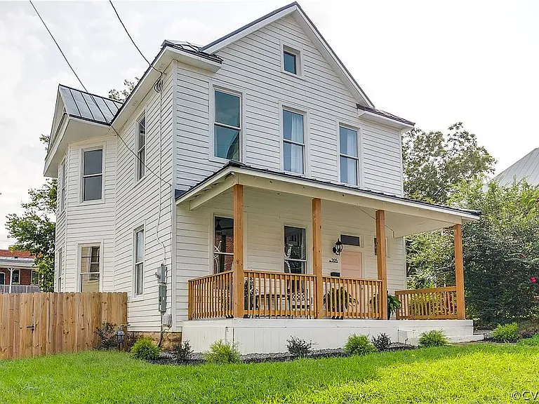 205 Poe St — Photo 2