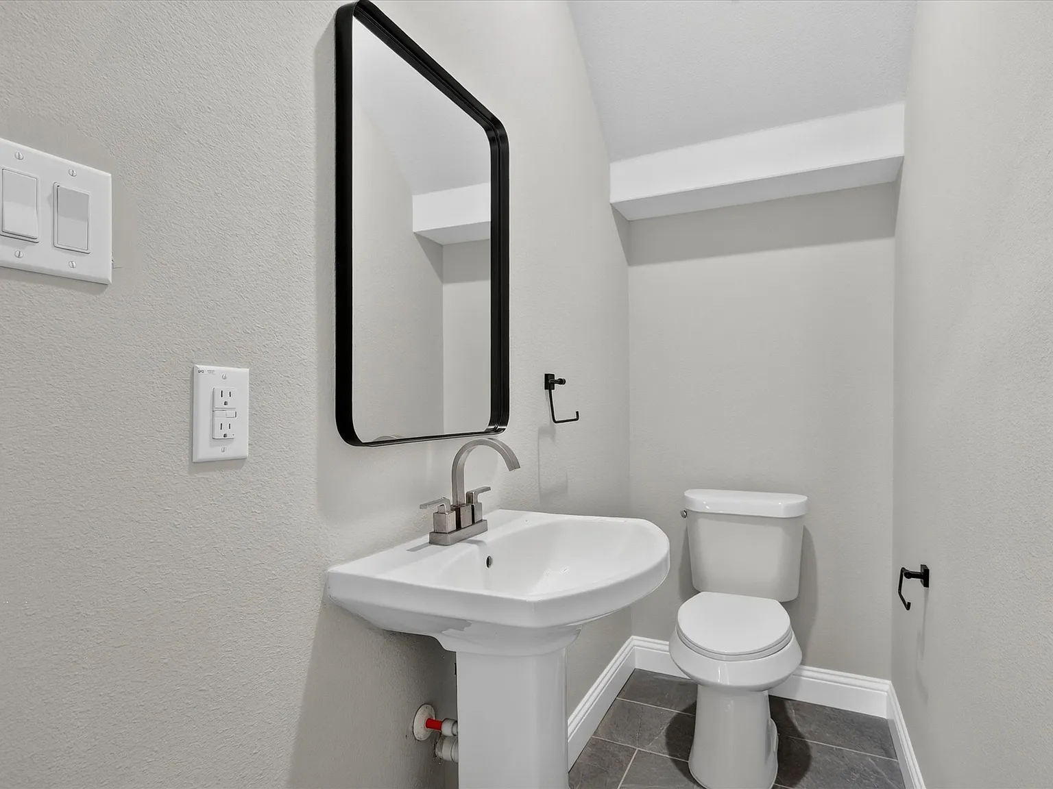 4 bed, 2389 sqft, $3,199 — Photo 4
