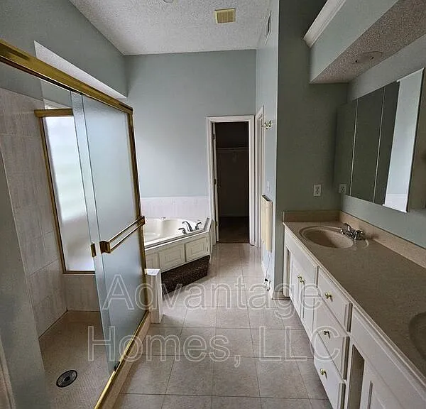14117 Parkhill Ln — Photo 38