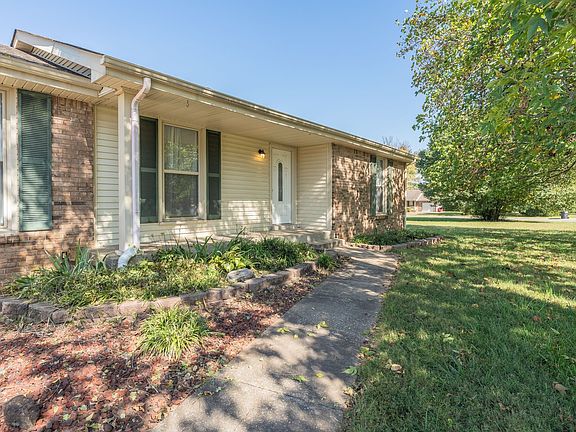 4th image of 302 Hillman Dr