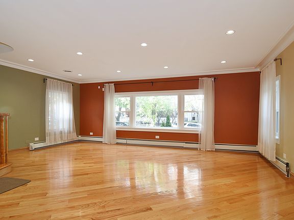 2nd image of 5331 W Berteau Ave