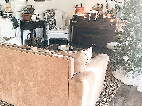 5th image of 1131 Elm Dr