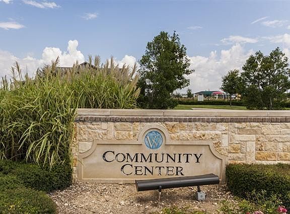 3rd image of 516 Foxcraft Dr