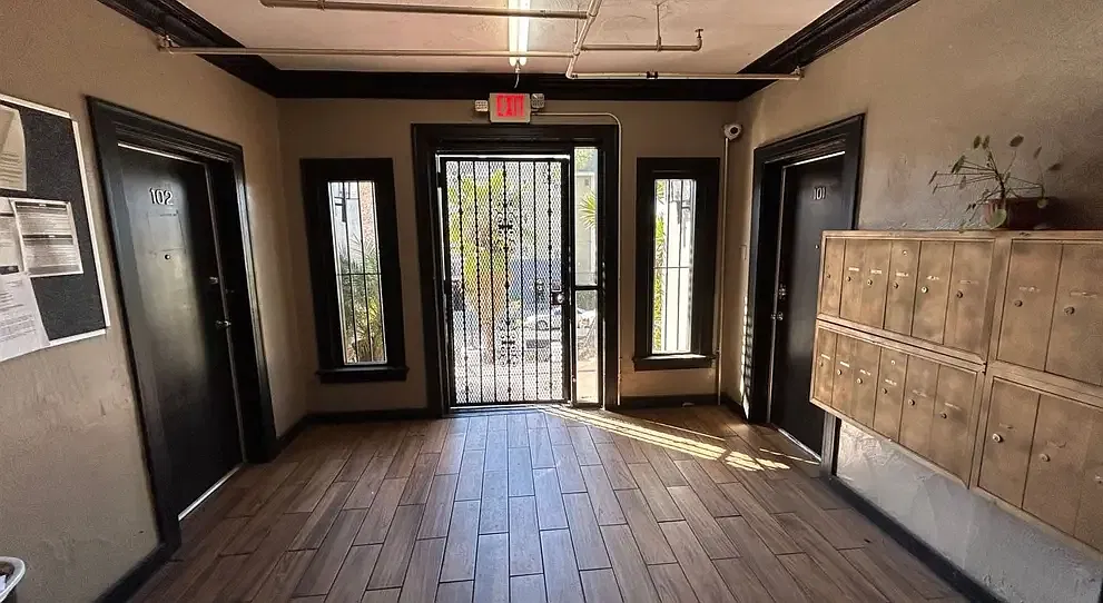 316 S Berendo Apts — Photo 4