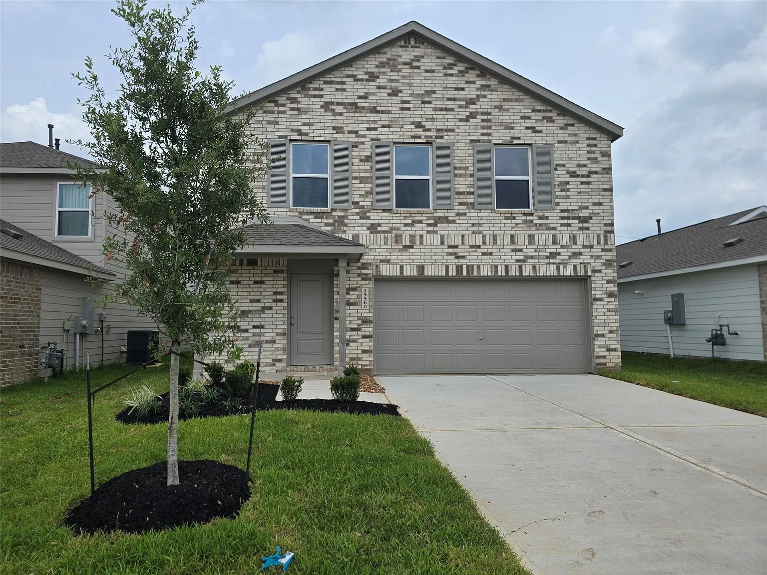 4 bed, 2.5 bath, 1979 sqft, $1,950 — Photo 1