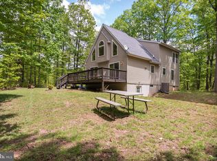 27 Glastonbury Dr, Hedgesville, WV 25427