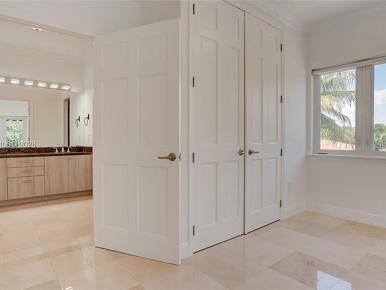 500 SW 51st Ct — Photo 32
