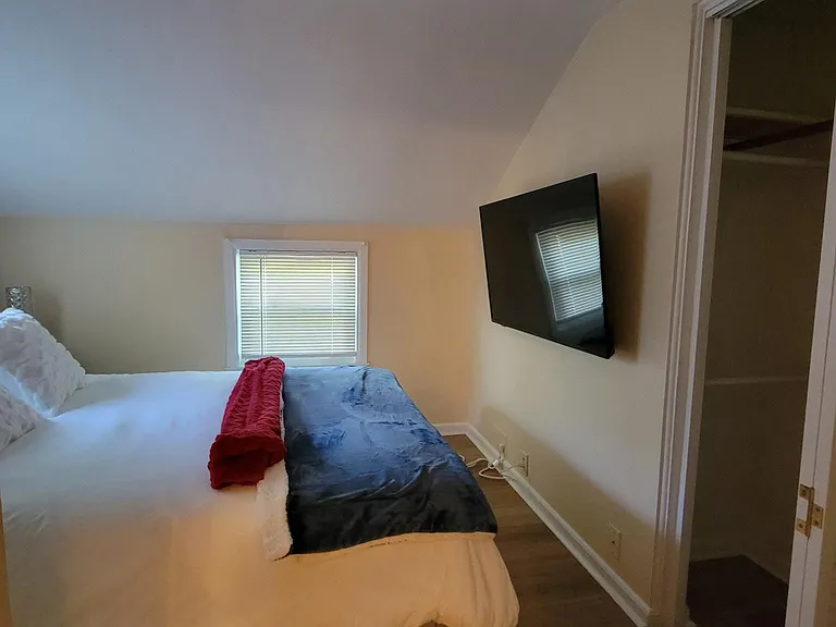 Queen room 55"tv