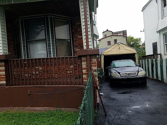 2nd image of 15 Vermont Ave