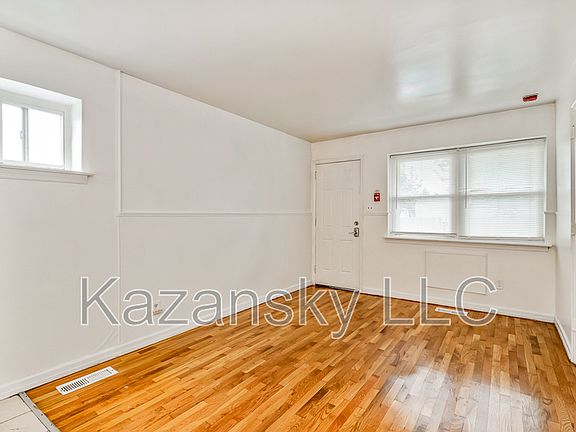 3rd image of 1862 Pratt St APT A
