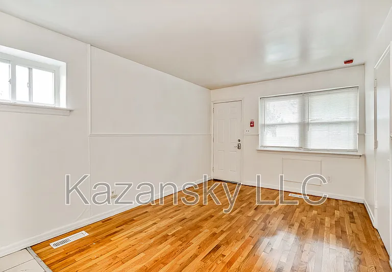 1862 Pratt St #A — Photo 3