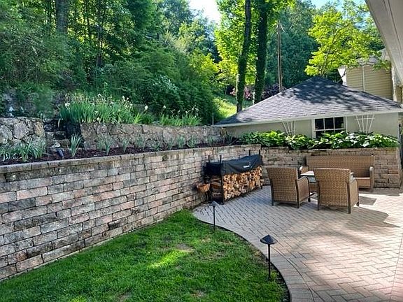 5th image of 93 Park Ln