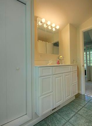 5th image of 2753 Parkwood Ave