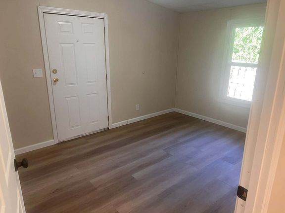 5th image of 213 Clarissa St