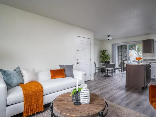 102 NE 43rd Ave APT D, Hillsboro, OR 97124