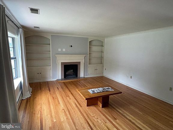 4th image of 1002 Woodland Way