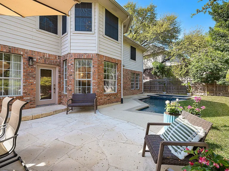2114 Hilton Head Dr — Photo 32