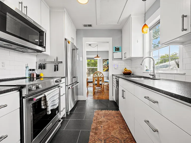 2120 Leander St — Photo 10