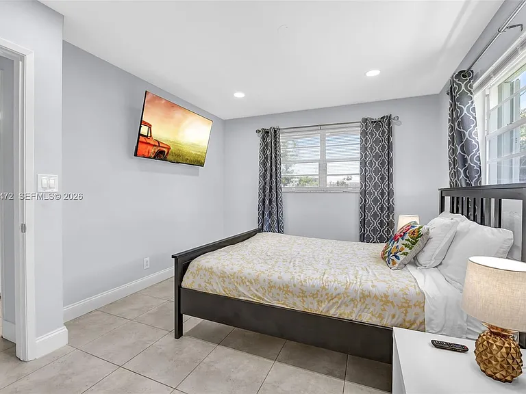 2160 NE 56th St #2 — Photo 11