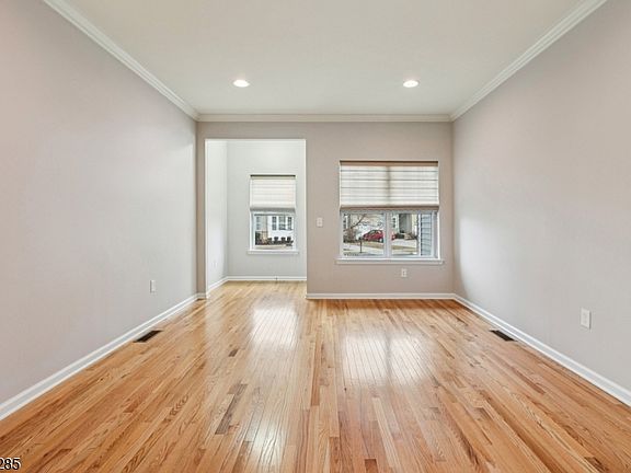 3rd image of 22 Clifford Cir