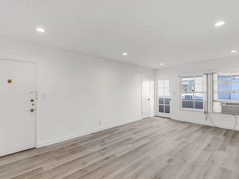 1122 S. Shenandoah St. — Photo 17