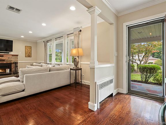 2nd image of 471 Hilltop Road