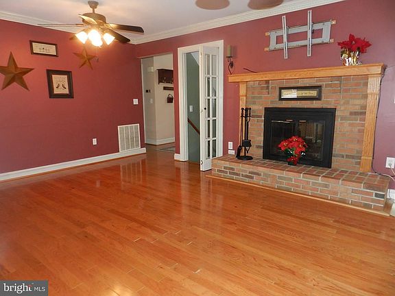 4th image of 8307 Barnes Ct
