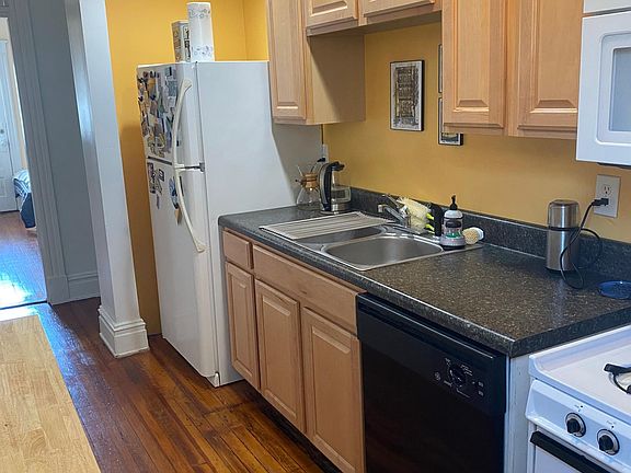 3rd image of 17 Boulevard West #2