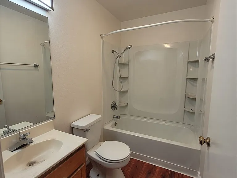 11041 La Maida St #8 — Photo 10