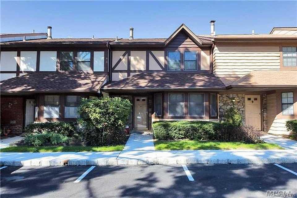1st image of 5 Hampton Way